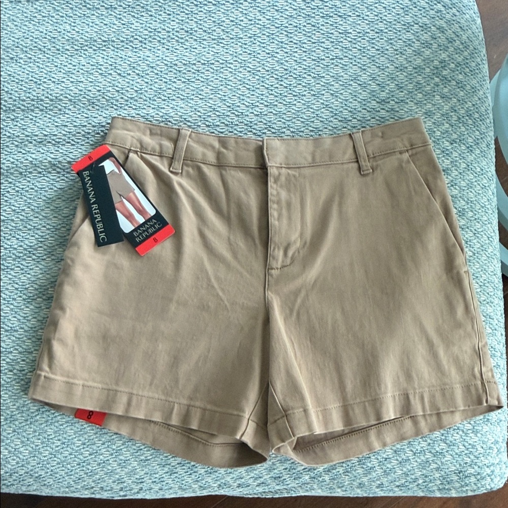 Banana Republic Women's Chino Shorts in Tan